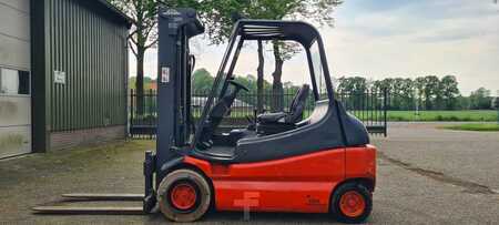 Eléctrico - 4 rodas 1994  Linde E30 (2)
