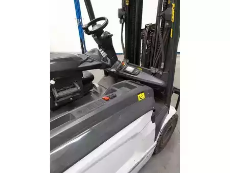 Elektryczne 4-kołowe 2020  Mitsubsihi MX25 (7)