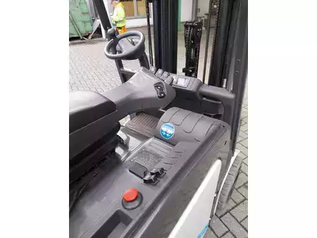 Elektromos 4 kerekű 2020  Unicarriers A2N1L18Q (9)