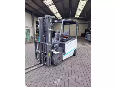 Eléctrica de 4 ruedas 2021  Unicarriers MX 25 (1)