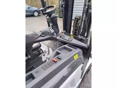 Eléctrica de 4 ruedas 2021  Unicarriers MX 25 (6)