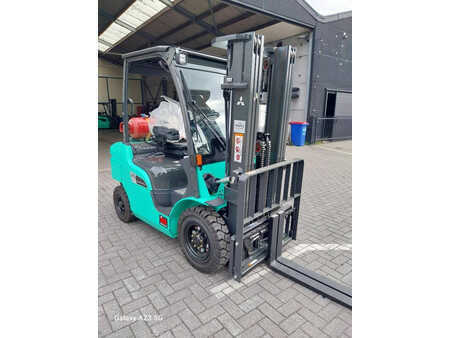 Carretilla elevadora GLP 2022  Mitsubishi FG 25 N (2)