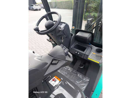 Carretilla elevadora GLP 2022  Mitsubishi FG 25 N (8)