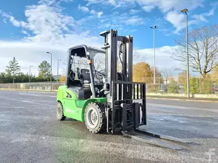 Elektro čtyřkolový VZV 2025 HC (Hangcha) XE35Hi (CPD35-XEY2H1-SI) (9)