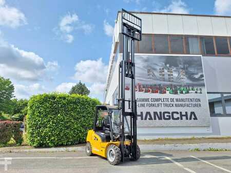 Electric - 4 wheels 2025  HC (Hangcha) XE30i (CPD30-XEY2-SI) (5)