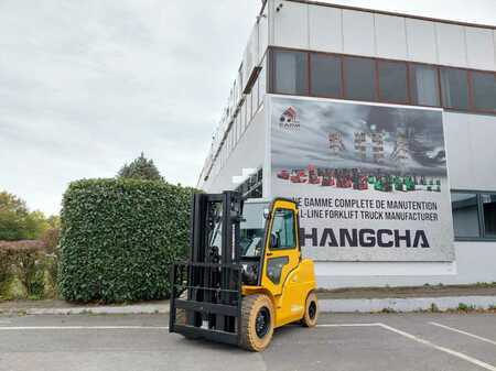 Eléctrica de 4 ruedas 2025 HC (Hangcha) XE50i-500 ( CPD50-XEXY2-SI ) (1)