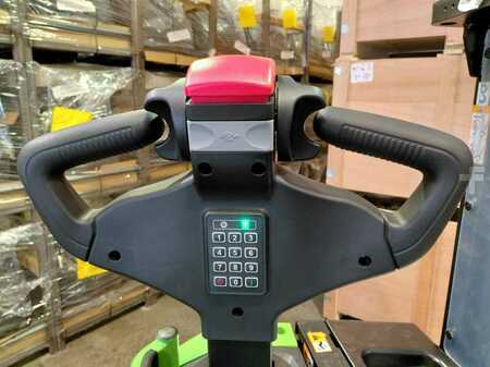 VZV s plošinou pro řidiče 2025  HC (Hangcha) CDD16-XT1S-SiL (8)