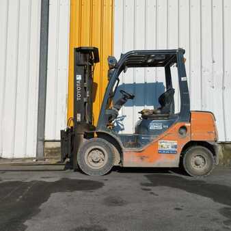 Carrelli elevatori diesel  Alto TOYOTA 02-8FD25 (3)