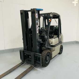 Chariots élévateurs GPL 2008  Nissan U1D2A25LQ (2)