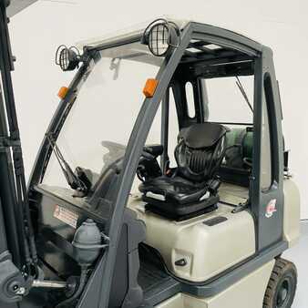Chariots élévateurs GPL 2008  Nissan U1D2A25LQ (4)