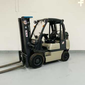 Chariots élévateurs GPL 2008  Nissan U1D2A25LQ (7)