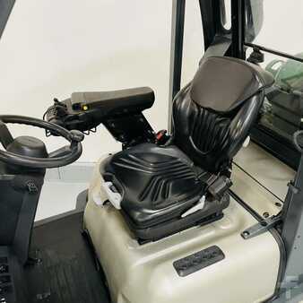 Chariots élévateurs GPL 2008  Nissan U1D2A25LQ (8)