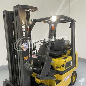 Chariots élévateurs GPL 2004  Nissan PD01A18PQ (7)