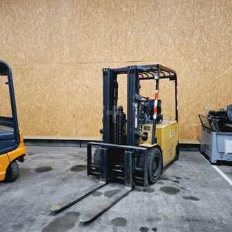 Autres 2005  CAT Lift Trucks EP30K-PAC (1)