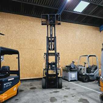 Autres 2005  CAT Lift Trucks EP30K-PAC (3)