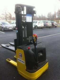 Stacker pedestre 2012  OM CL14 (2)