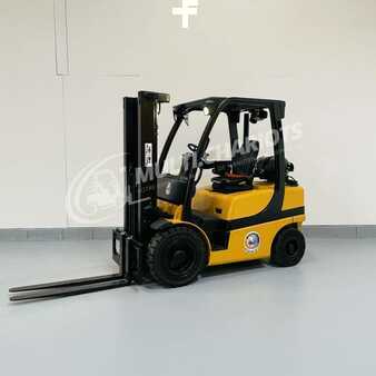 Empilhador a gás 2016  Yale GLP25VX (1)