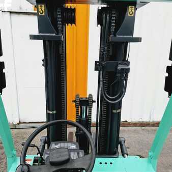 Empilhador a gás 1995  Mitsubishi FG25 (7)