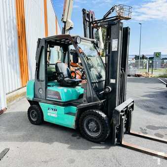 Chariots élévateurs GPL 2007  Nissan UD02A25PQ (2)