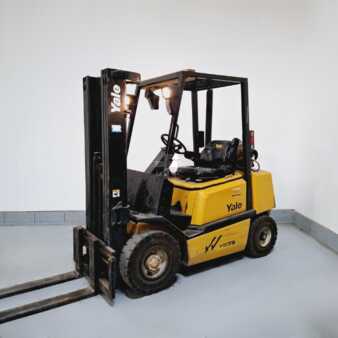 Empilhador a gás 2005  Yale GLP25TF (1)