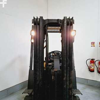 Empilhador a gás 2005  Yale GLP25TF (2)
