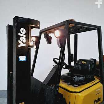 Empilhador a gás 2005  Yale GLP25TF (3)