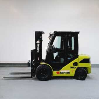 Chariots élévateurs diesel 2025  Clark S35D (4)