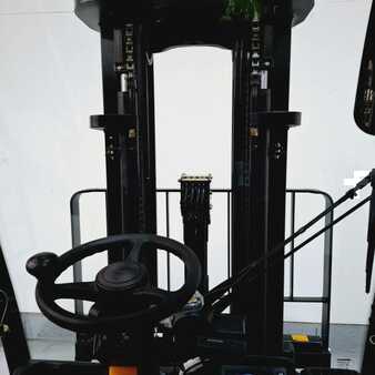 Chariots élévateurs diesel 2025  Clark S35D (8)