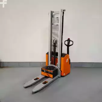 Wózek wysokiego podnoszenia 2014  Still EGV16 (1)