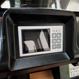 Ostatní 2025  Clark C70D (11)