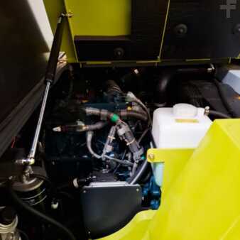 Ostatní 2025  Clark C70D (8)