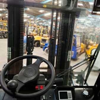 Ostatní 2025  Clark C70D (9)