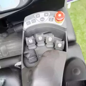 Chariots électriques à 4 roues 2015  Still RX50-16 (9)