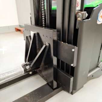 Stacker pedestre 2025  Cesab S212 (3)