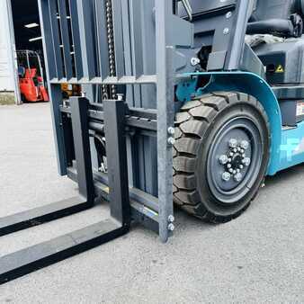 Carretilla elevadora GLP 2022  Baoli KBG30 (4)