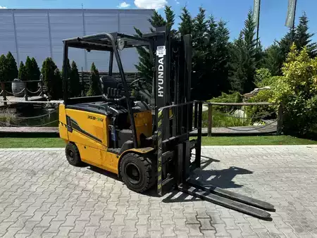 Elektro 4 Rad 2023  Hyundai 35B-9U (1)