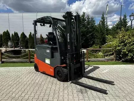 Elektryczne 4-kołowe 2021  Toyota 8FBMT35 (1)