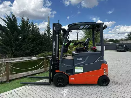 Elektryczne 4-kołowe 2021  Toyota 8FBMT35 (10)