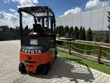 Elektryczne 4-kołowe 2021  Toyota 8FBMT35 (11)