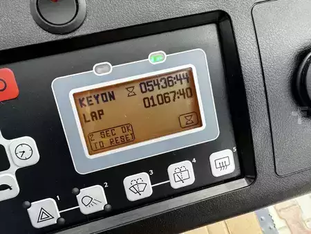 Elektryczne 4-kołowe 2021  Toyota 8FBMT35 (13)