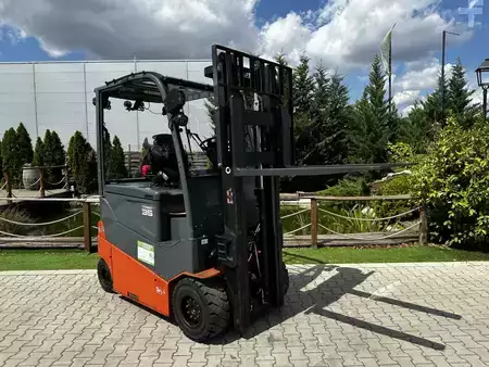 Elektryczne 4-kołowe 2021  Toyota 8FBMT35 (7)