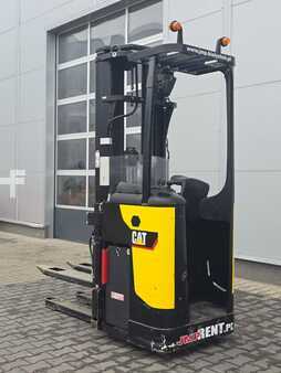 VZV pro práci v úzk.uličkách-retrakt 2013  CAT Lift Trucks NSR 20 N (1)