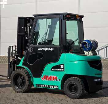 Gázüzemű targoncák 2018  Mitsubishi FG 30 N (3)