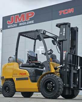 Empilhador a gás 2024  TCM FGE35-E2  BRAND NEW TR4300mm (11)