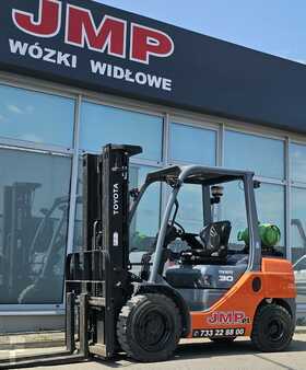 Wózki gazowe 2018  Toyota 8 FG 30 F (4)