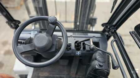 Carretilla elevadora GLP 2017  Unicarriers UG1D2A32LQ  DX32 (10)