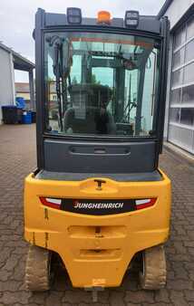 Elektro 4 Rad 2015  Jungheinrich EFG 320 (2)