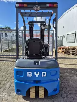 Elektro tříkolové VZV 2015  BYD ECB16C (1)