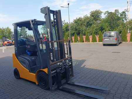 LPG heftrucks 2014  Jungheinrich TFG320s (1)