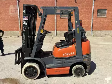 Propane Forklifts - Toyota 426FGC25 (1)